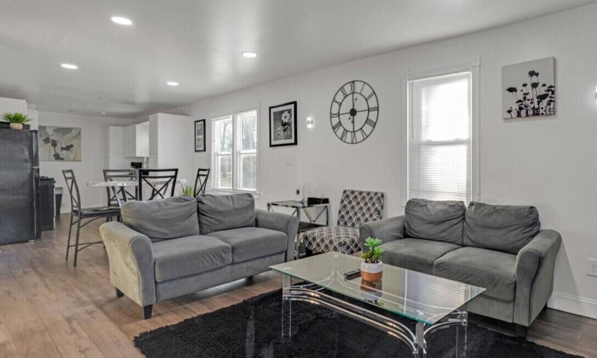 Wayne House | Private 4 BDRM house, 5 Miles from Downtown #1