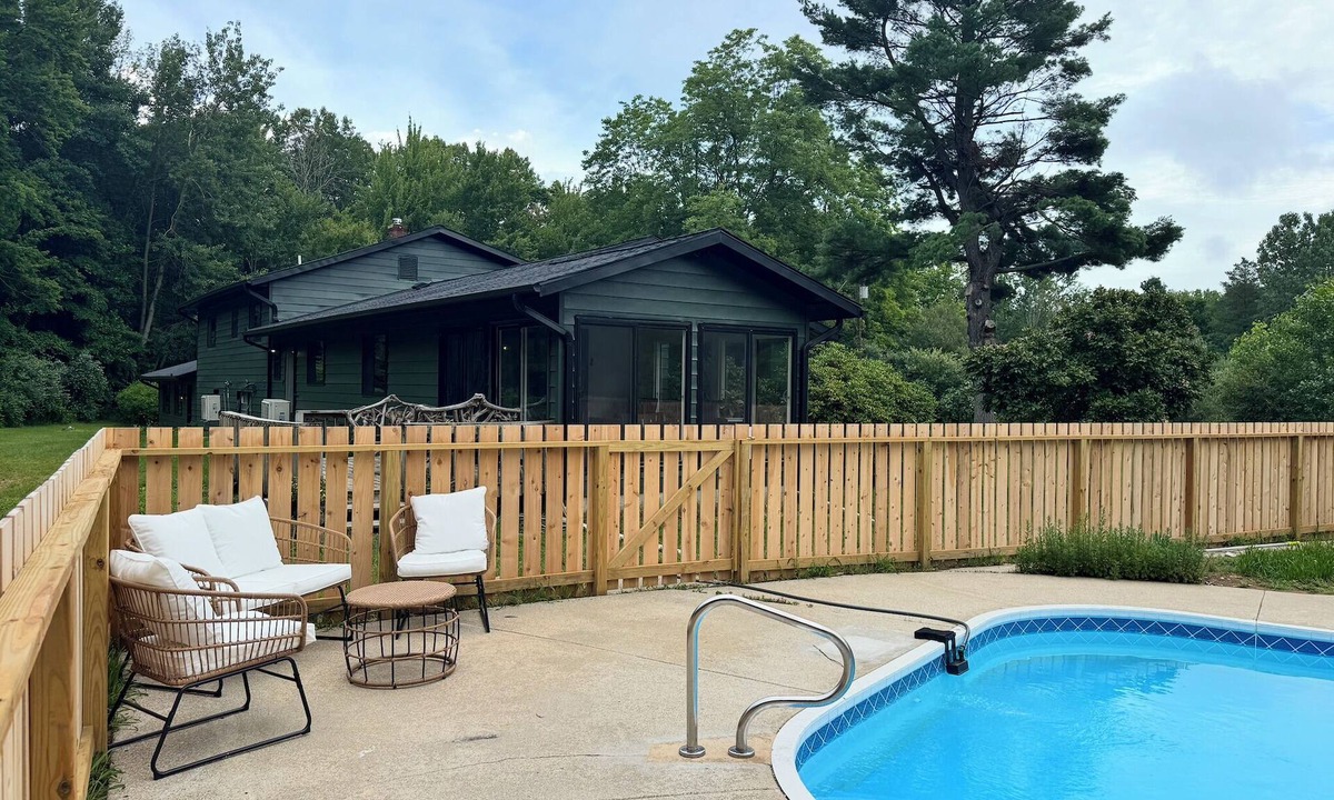 Fennville House | Private 4 Bed/4.5 Bath Estate w/Pool on 5 Acres