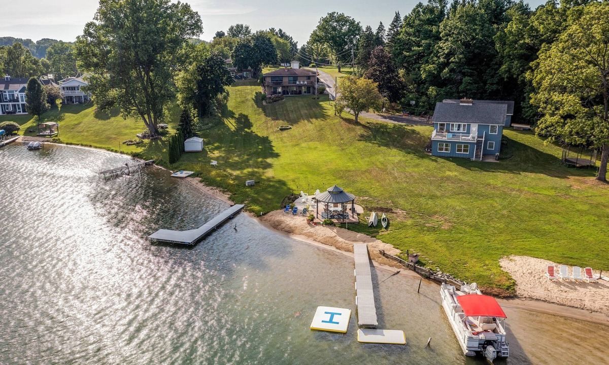 Lowell House | Private Beach, 3,000 Sq Ft: Murray Lake Retreat!