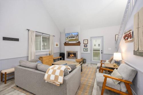 Spring Lake House | Private Beach + Walk to Spring Lake (Sleeps 6)