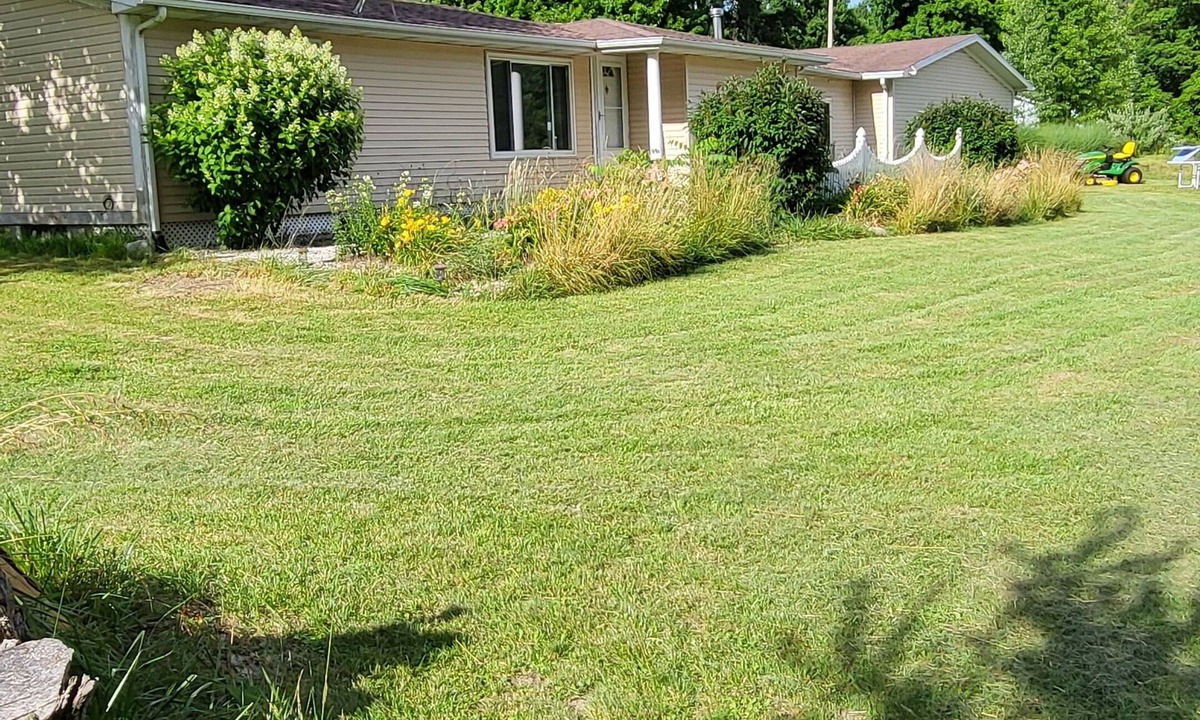 Grand Junction House | Private Country Escape on 5 Acres, Fast Wi-Fi, 15 Min to Lake Michigan