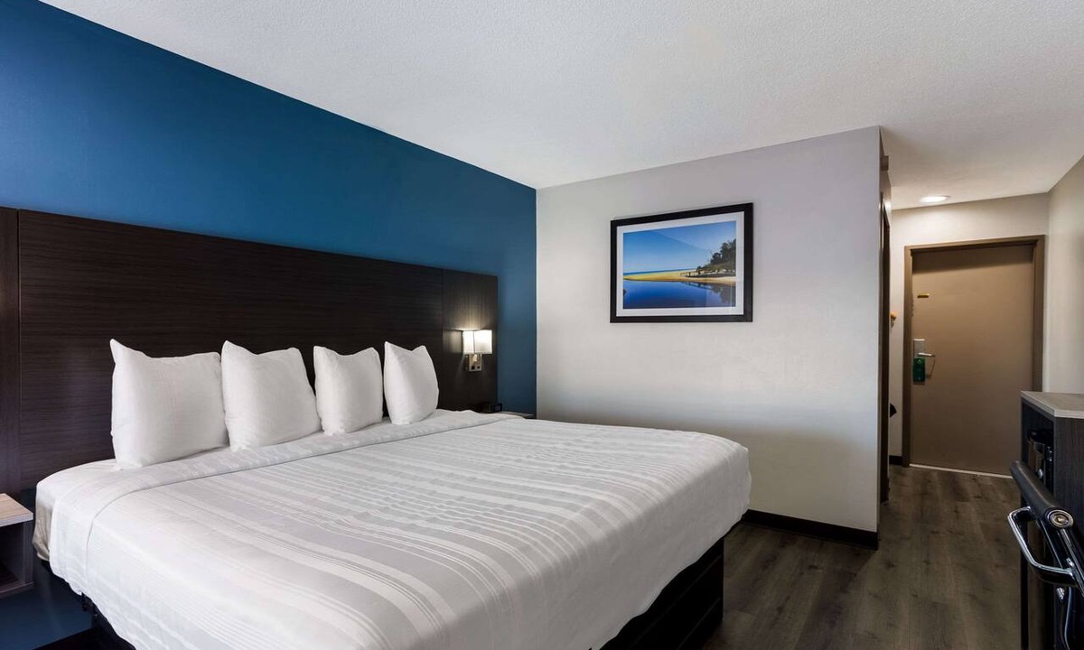 Roseland Hotel | Quality Inn South Bend Near Notre Dame