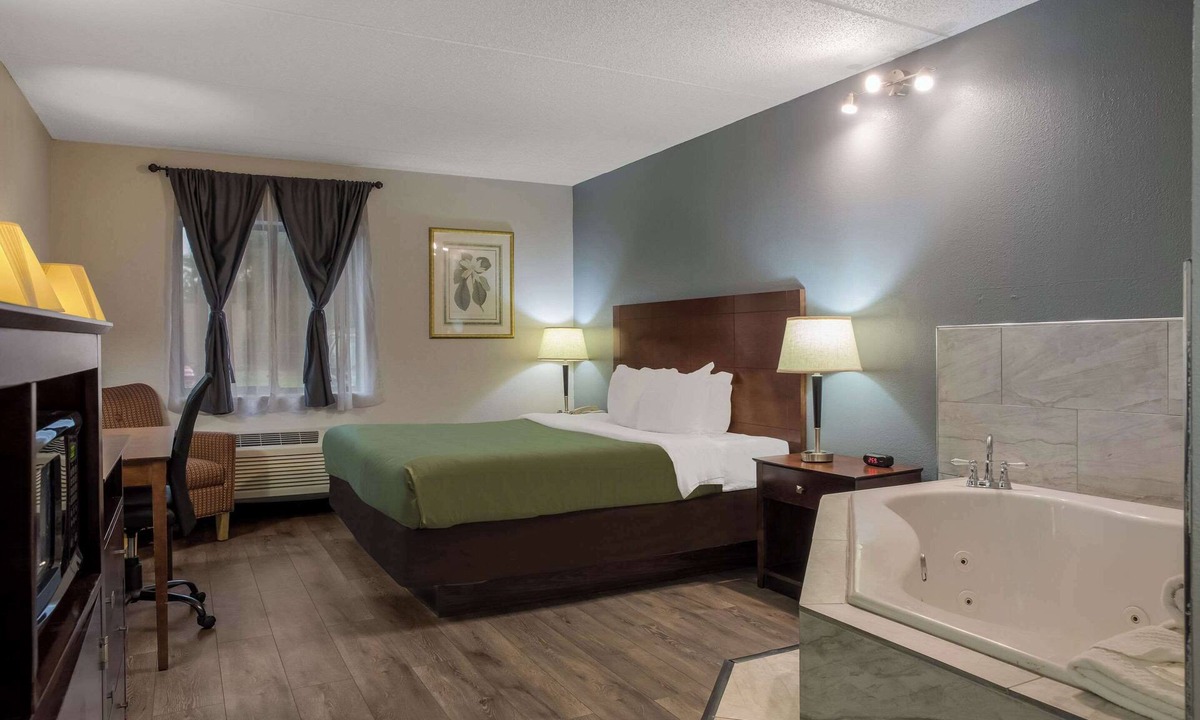 Toledo Hotel | Quality Inn Toledo Westgate