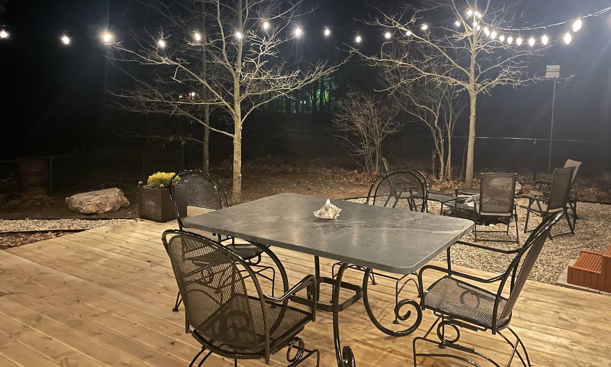 Hamilton House | Quiet 5 bedroom home with hot tub and EV Charger.