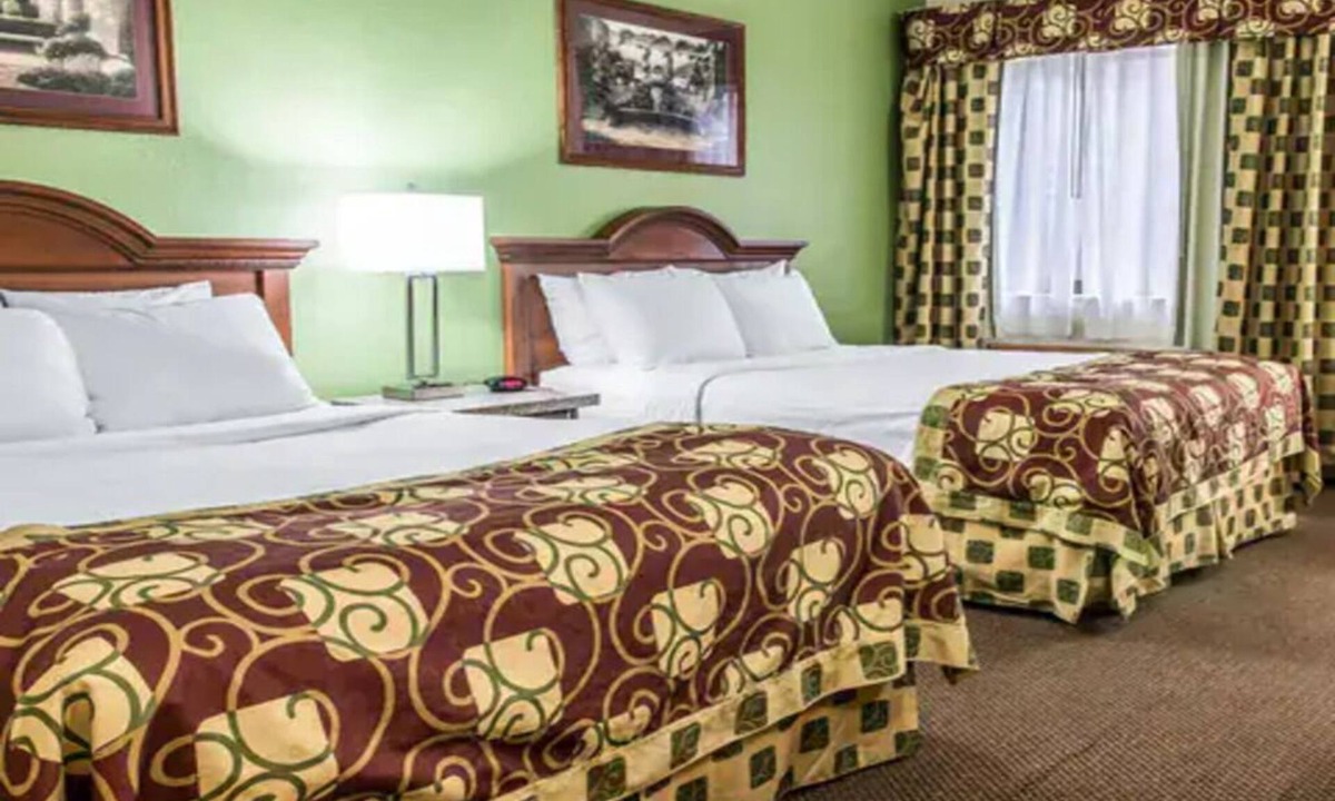Kalamazoo Hotel | Quiet Accommodation with Free Parking | 2 Queen Beds | Near Air Zoo Museum