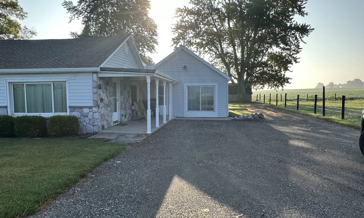 Nappanee House | Quiet Country Retreat East of Nappanee — Relax, Recharge, and Unwind