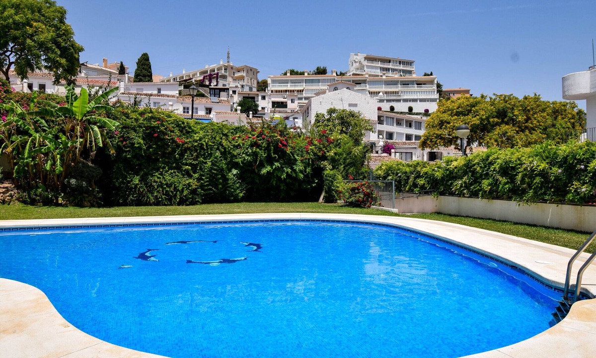 Torreblanca Ski Chalet | Ref: 285 Spacious family townhouse with fantastic pool area