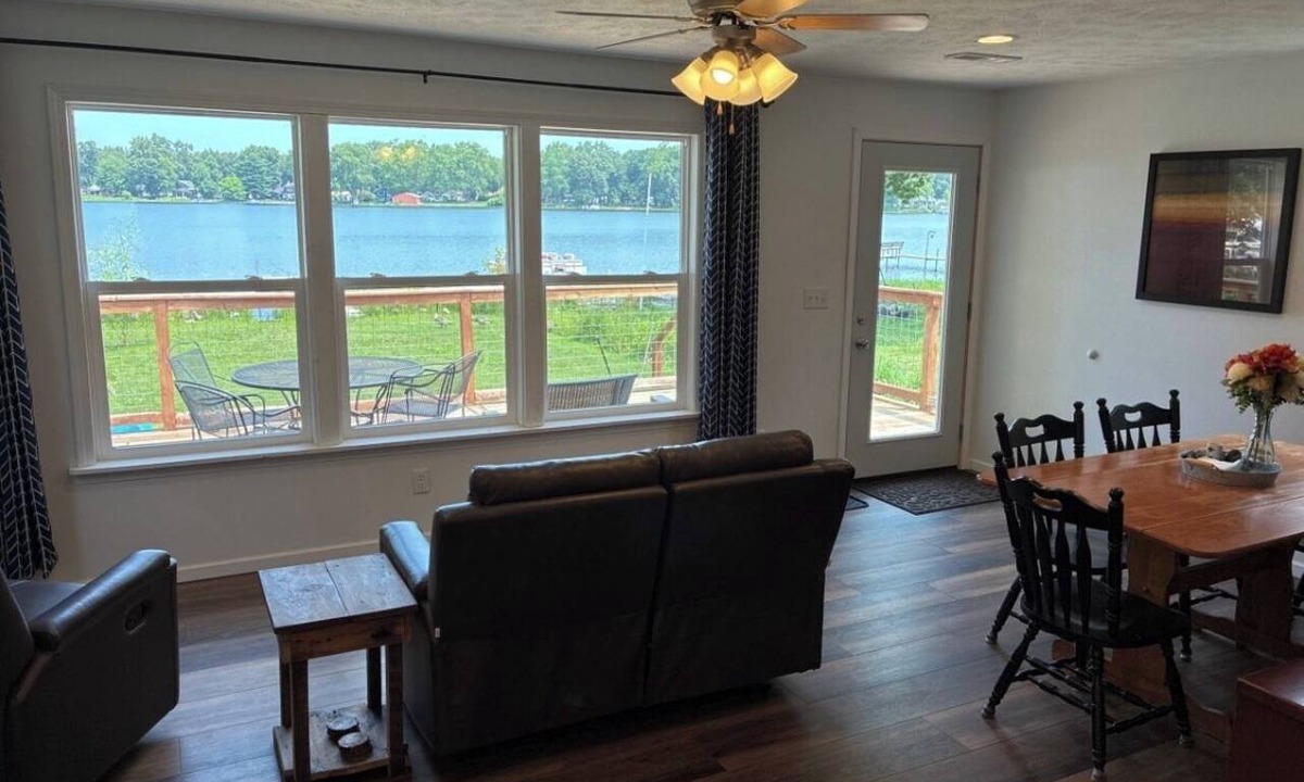 Elkhart Cabin | Relax and Unwind at the Cozy Cabin on Heaton Lake.