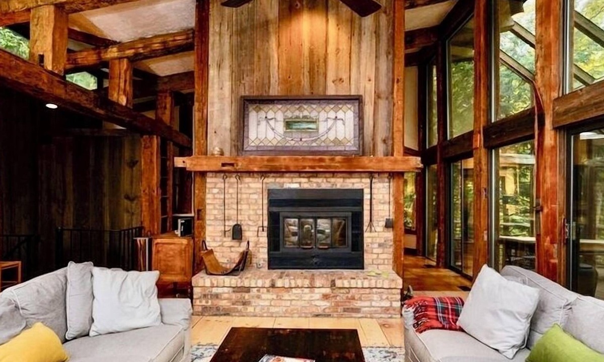 Holland House | Relax in comfortable all seasons retreat nestled in forested dunes along Lk MI