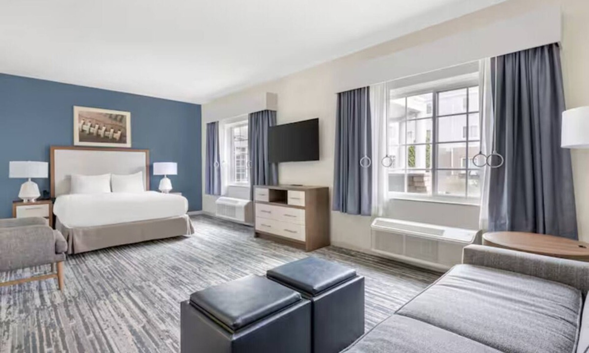Mishawaka Hotel | Relaxing 1BR Stay w/Kitchen l Indoor Pool, Fitness & Outdoor BBQ Area