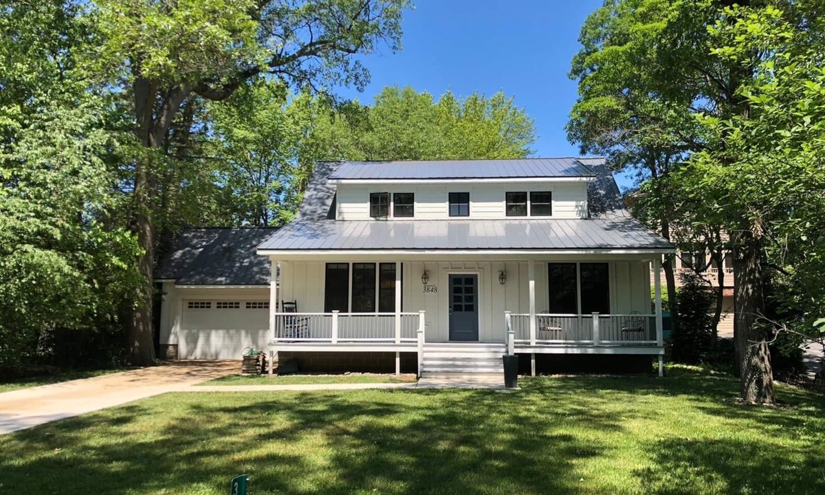 Michiana House | Remodeled Spacious Farmhouse-1 Block to Beach w/Gourmet Kitchen & Enclosed Porch