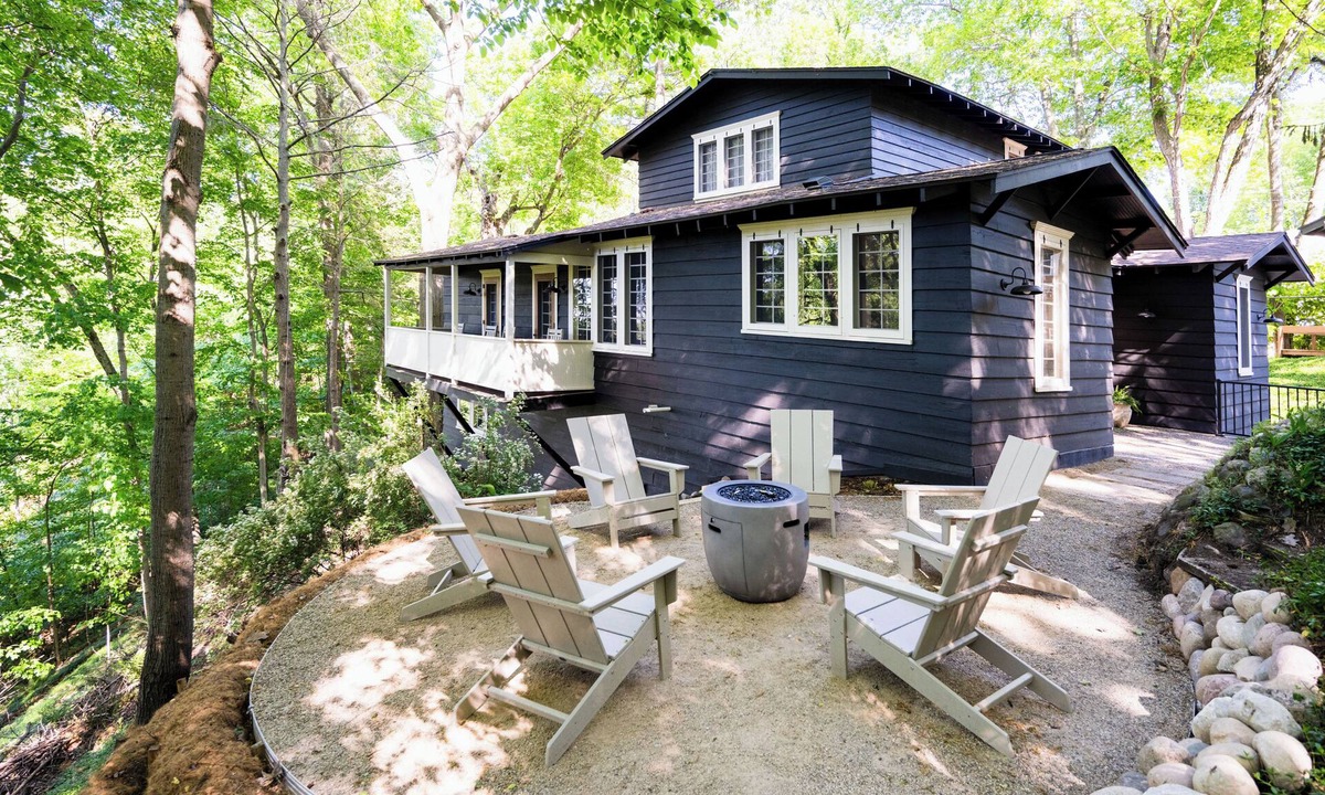 Macatawa House | Renovated Historic Lake Michigan Cottage w/Private Beach Access | Sleeps 10