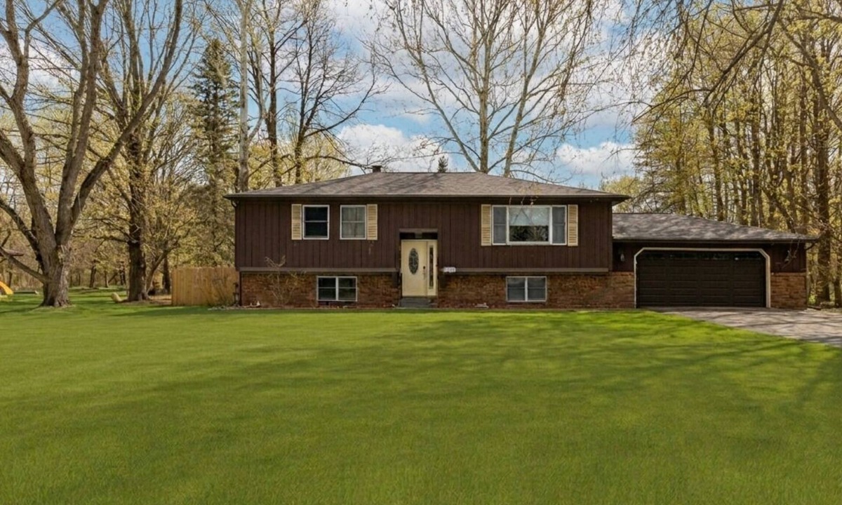 South Haven House | Riverbend Retreat- walk to golf course
