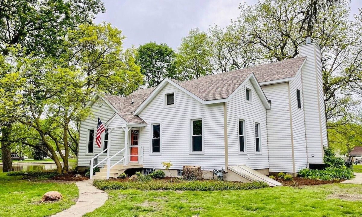 Kankakee County House | Riverfront Escape: Modern Comfort in Historic Home