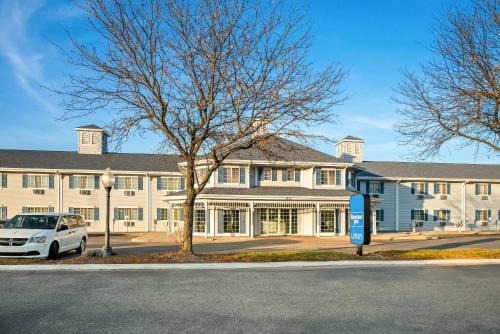 Grandville Hotel | Rodeway Inn Grandville - Grand Rapids