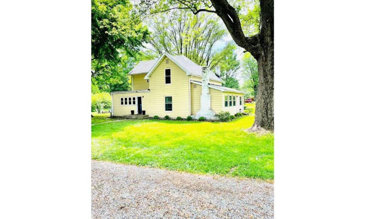 Mount Comfort House | Rustic Farmhouse with Spacious Wooded Lot
