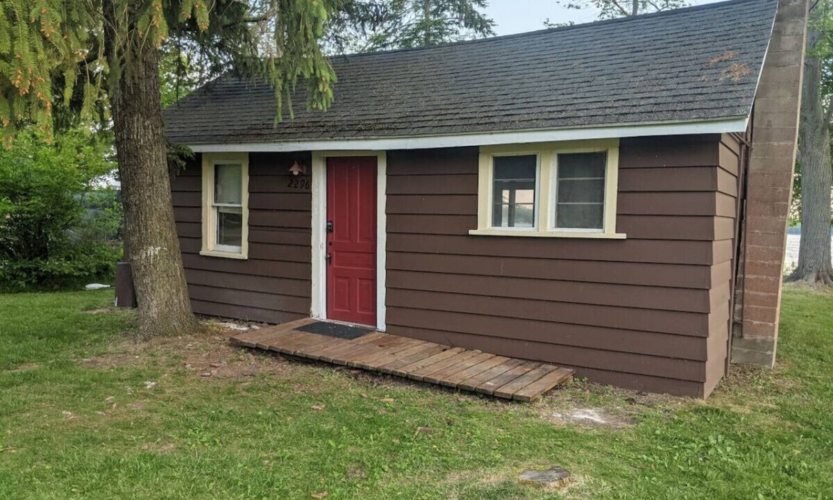 Fennville Cabin | Rustic Lakefront Cabin near Saugatuck&South Haven