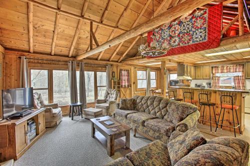 Moorestown House | Rustic River View Cabin w/Fire Pit, Games & Grill