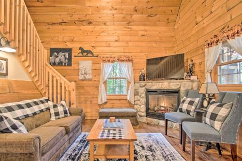 Oceana County House | Rustic Rothbury Cabin w/Resort Amenity Access!