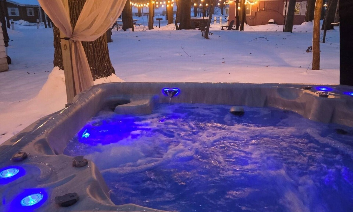 Muskegon House | Scenic Drive Resort - Bohemian Wonderland
