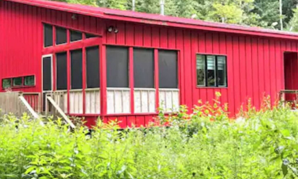 Fennville House | Secluded Designer Estate