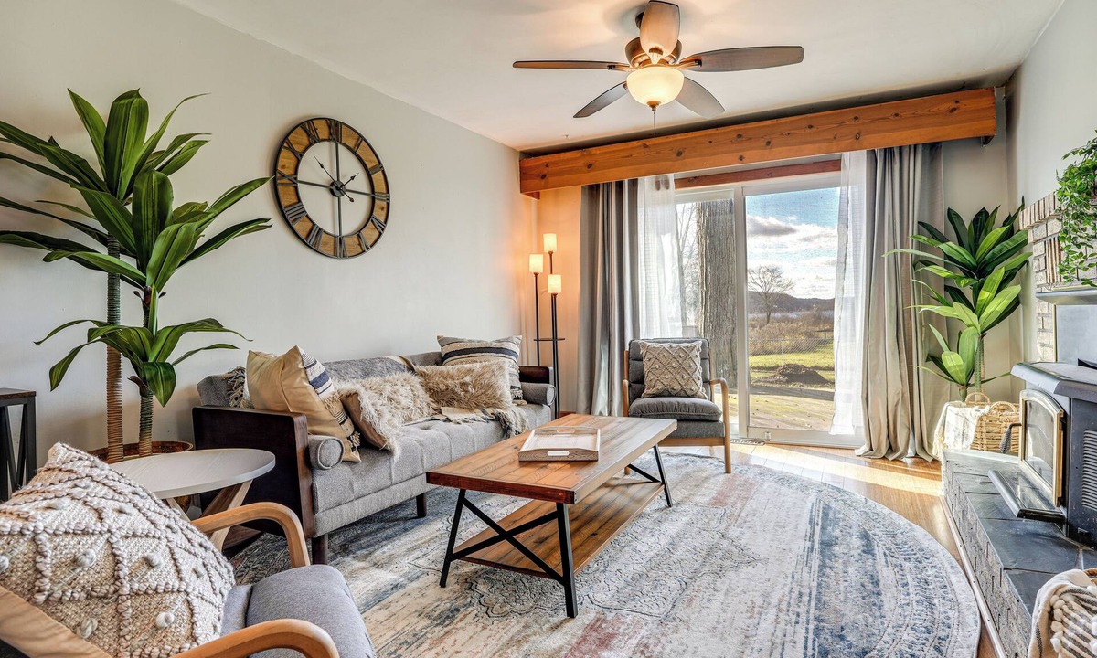 Delton Cottage | Secluded Home w/Lake View in Delton!