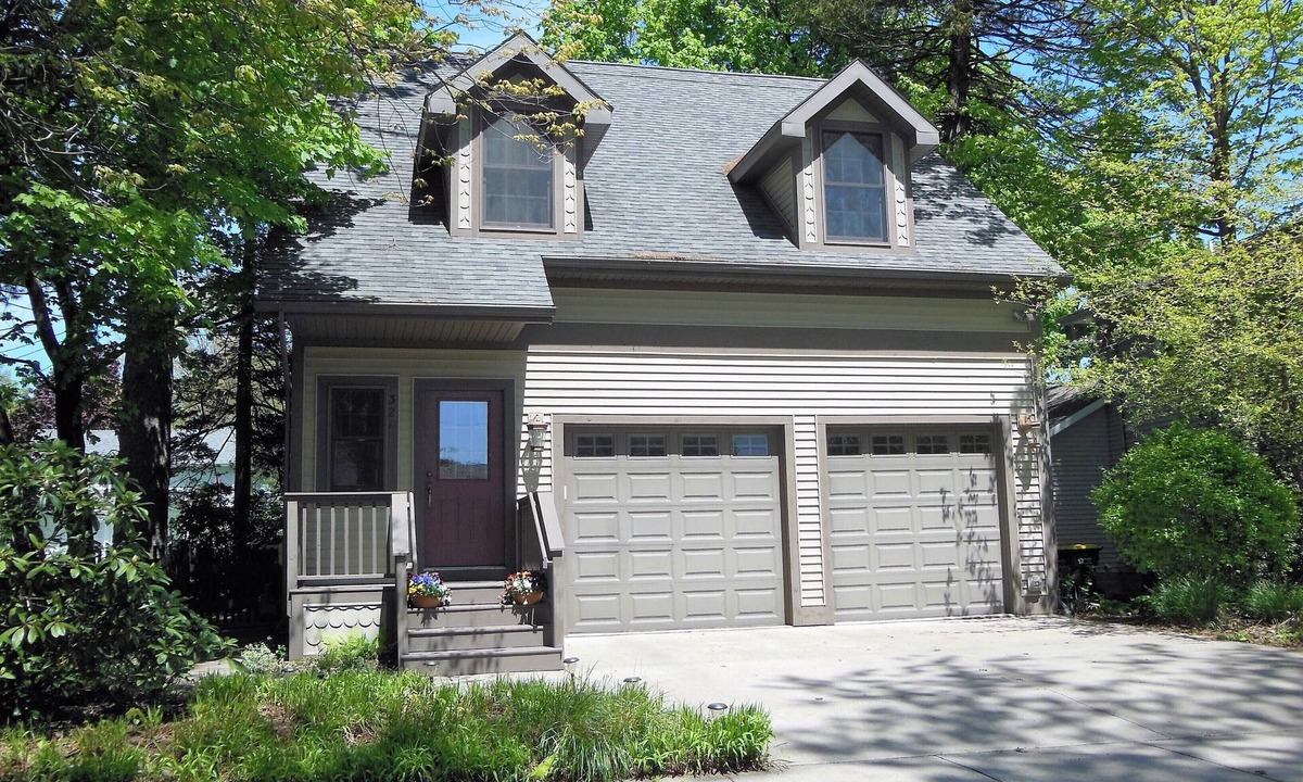 South Haven House | Shady Pines - Walk To South Beach & Downtown