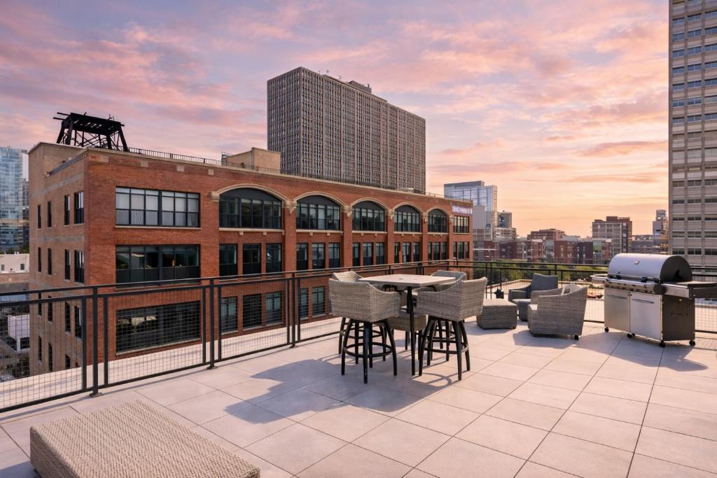 Near South Side Apartment | South Loop 2BR Retreat Near Grant Park, Soldier Field, Adler Planetarium & Columbia College
