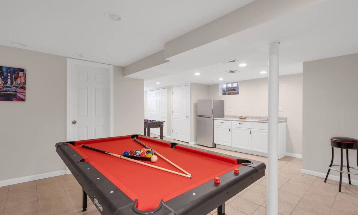 Oak Park House | Spacious 4BR Home in Oak Park