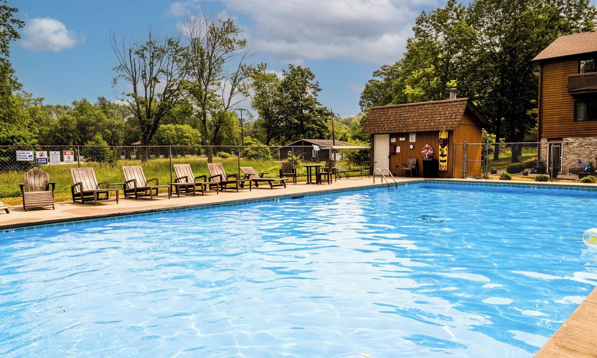 Lake Michigan Beach Condo | Spacious 4BR Retreat Private Beach Heated Outdoor Pool is OPEN Golf Cart