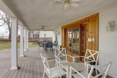 Woodland Beach House | Spacious Lakefront House w/Backyard Fire Pit