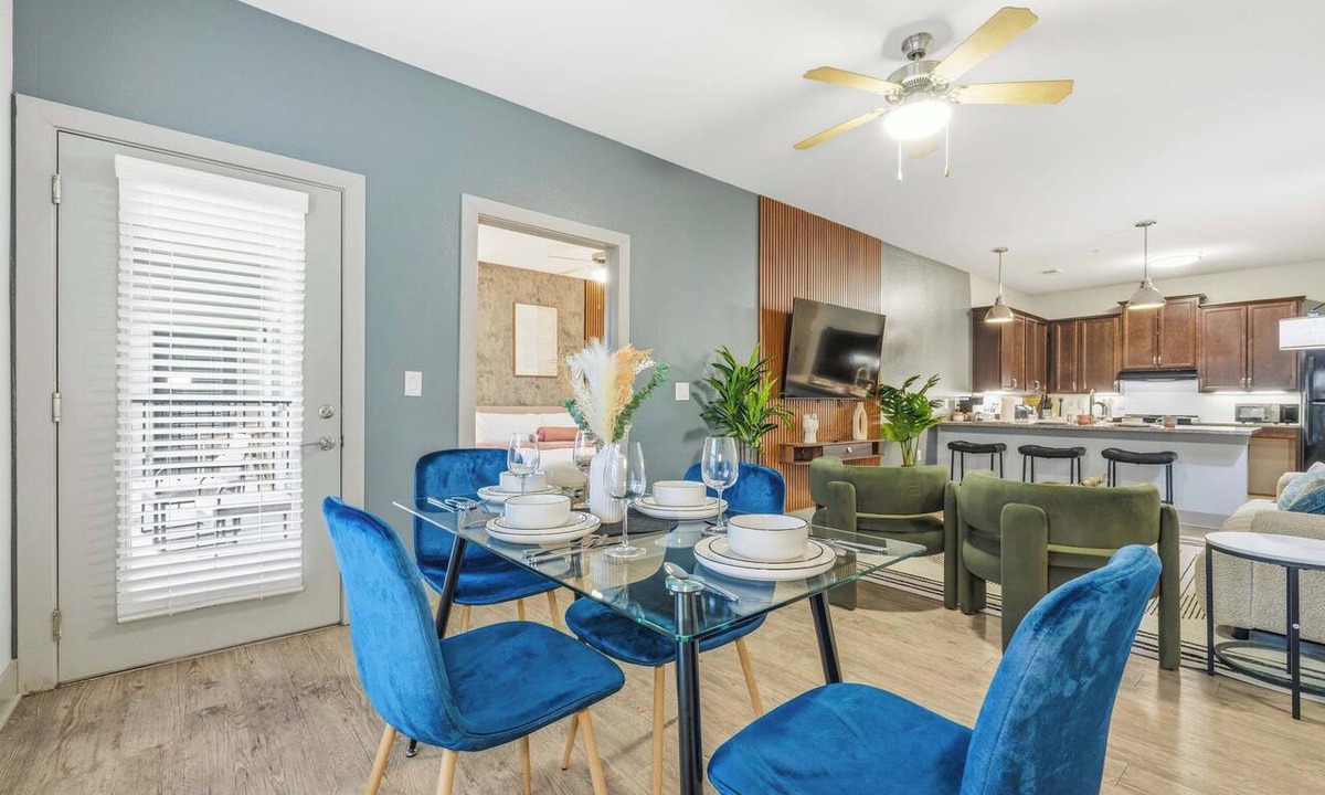 Downtown Indianapolis Apartment | Spacious Modern 2BR | Free Parking | Near City Center