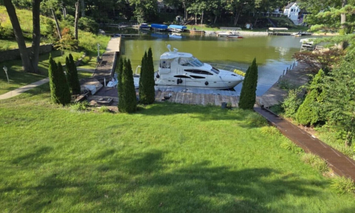 Spring Lake House | Spacious Upper Home Near Lake MI Sleeps 6