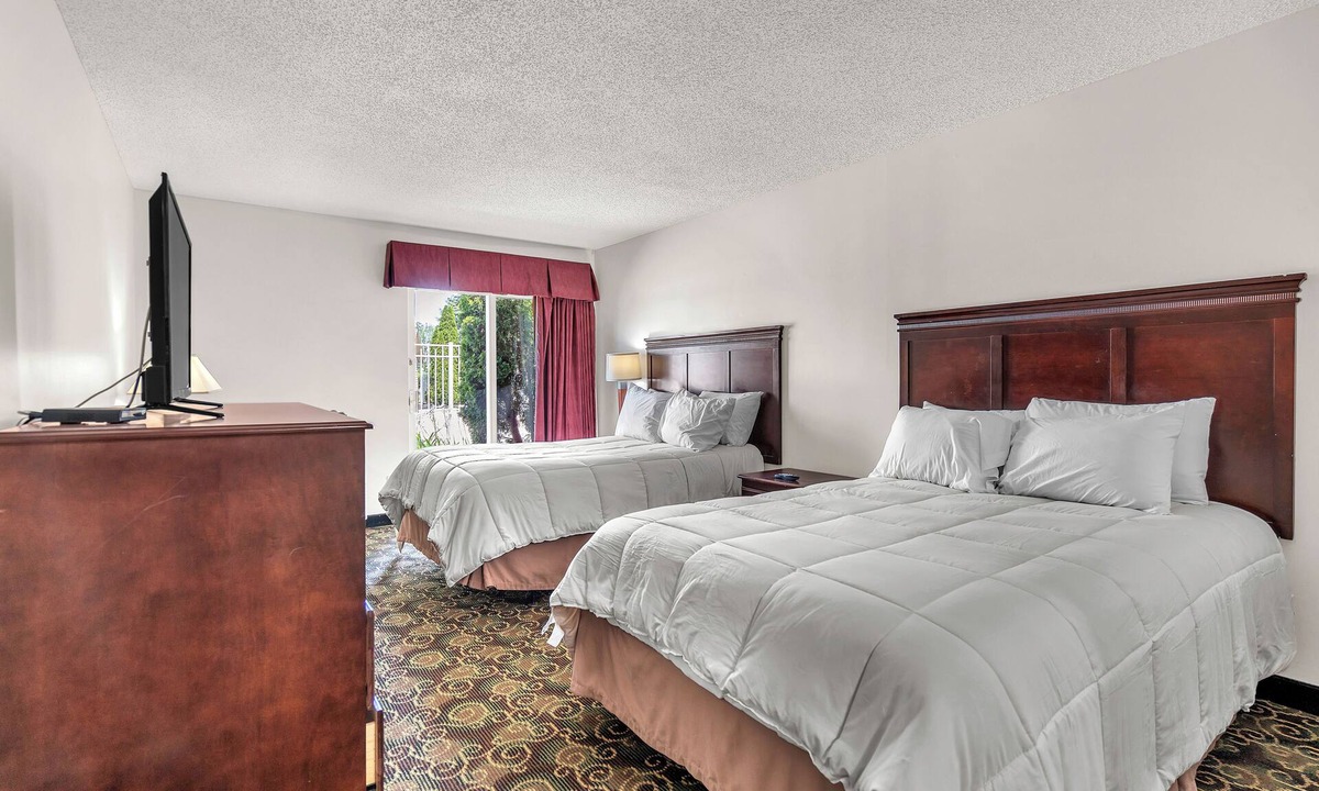Norway Hotel | Standard Double with Patio at Indiana Beach Hotel