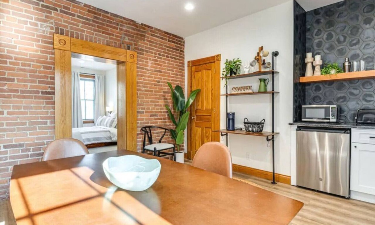 Lockerbie Square Apartment | Studio 500: Downtown Gem + Free Parking & Pets OK!