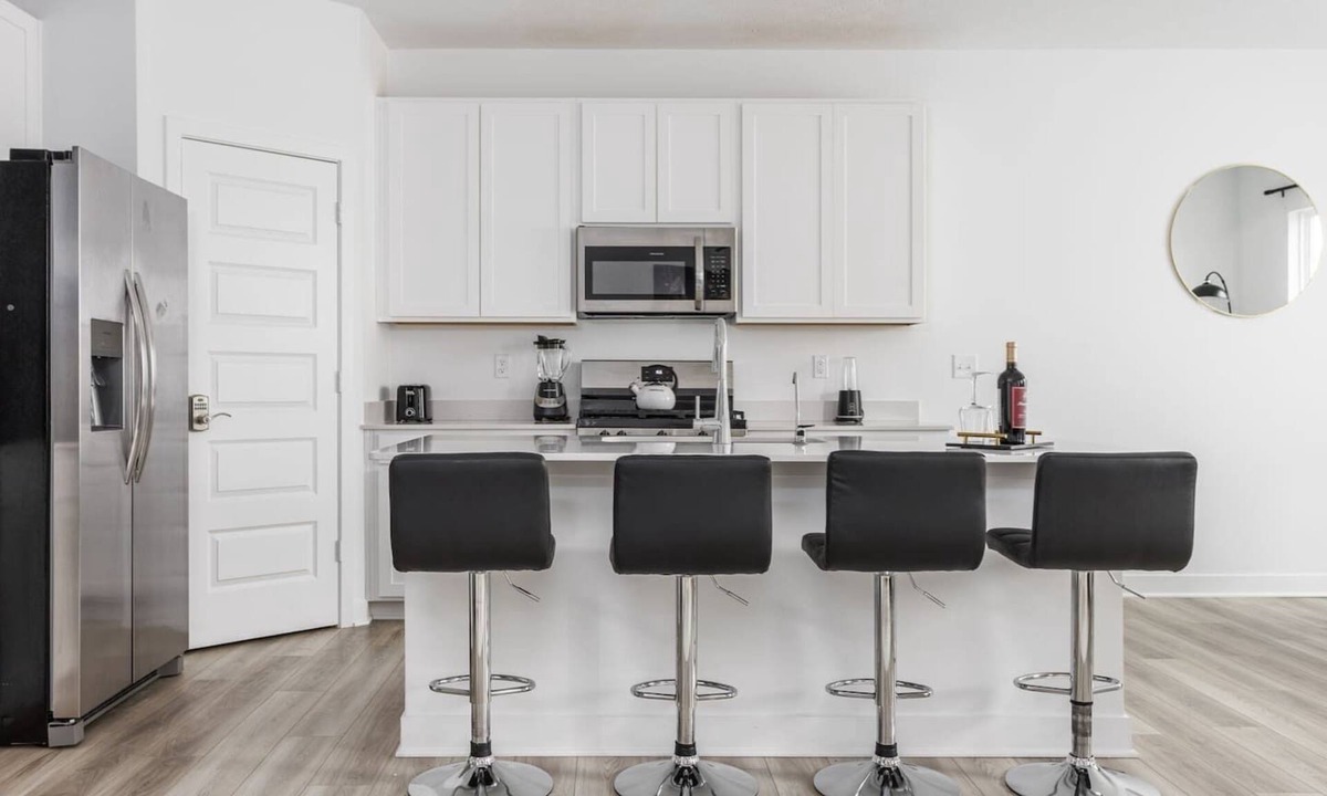 Westfield House | Stylish Westfield Retreat | Near Grand Park