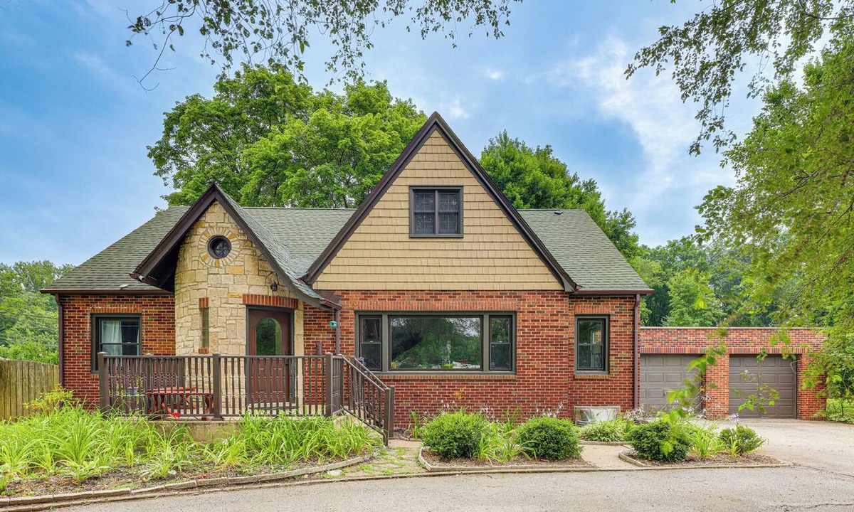 Chesterton Cottage | Sugar Shores ~ 3 Mi to Indiana Dunes Nat'l Park