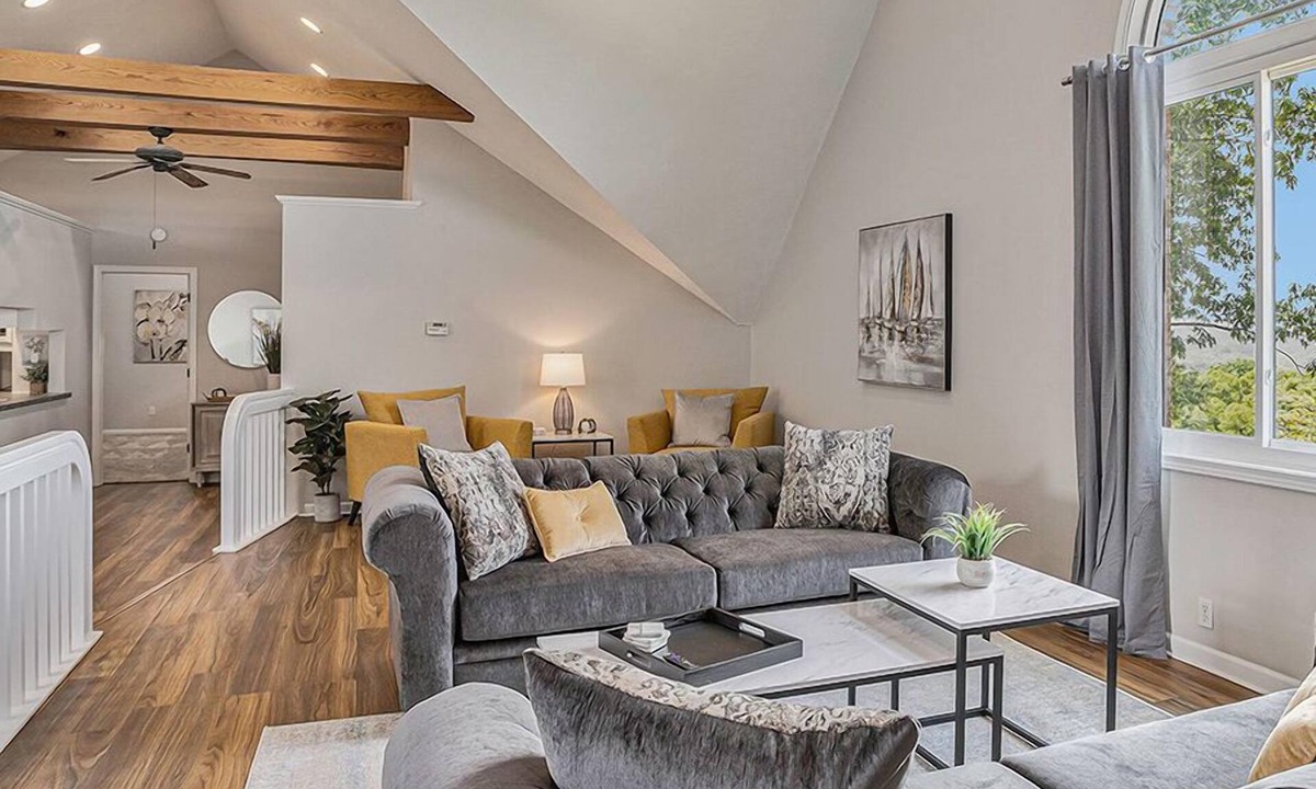 Stevensville House | Sunset Retreat Sleeps 30 | Hot Tub | Ping Pong |