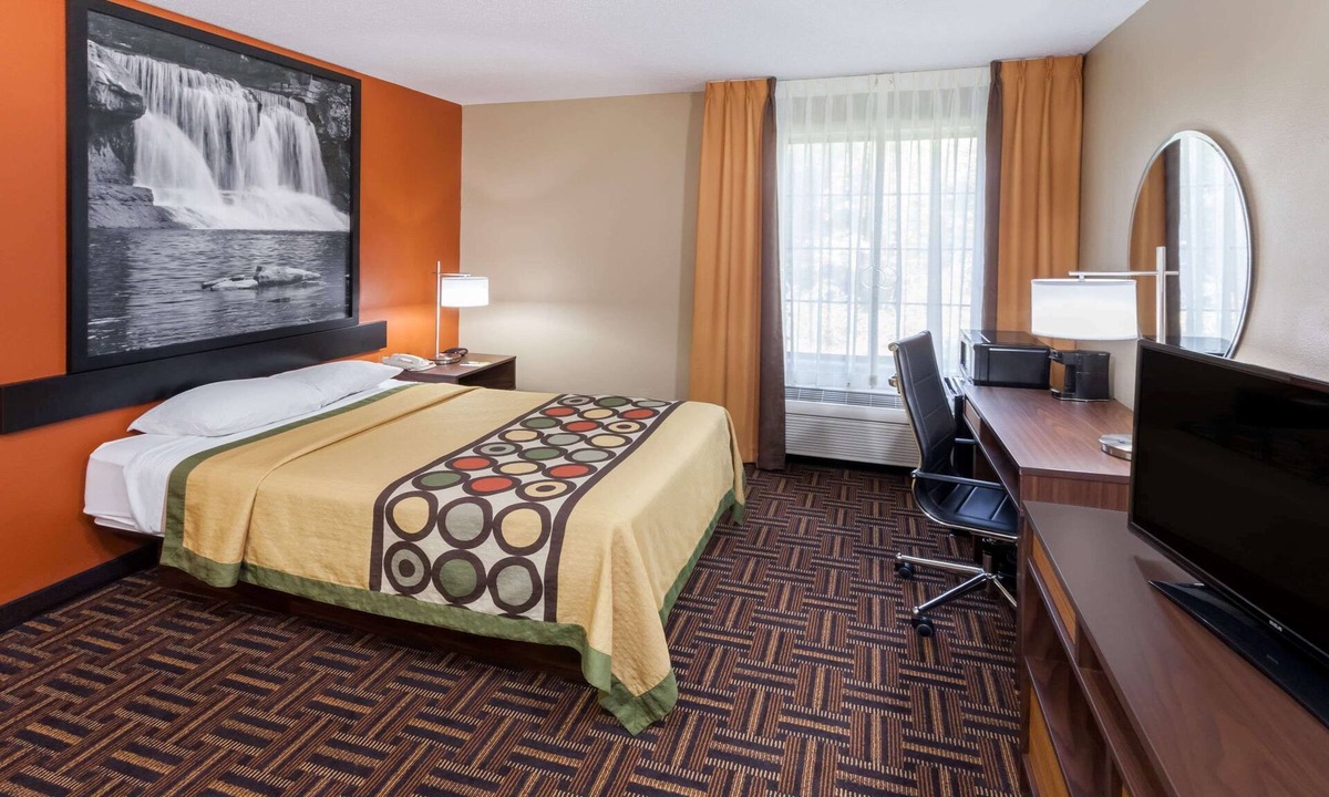 Rochester Hotel | Super 8 by Wyndham Rochester