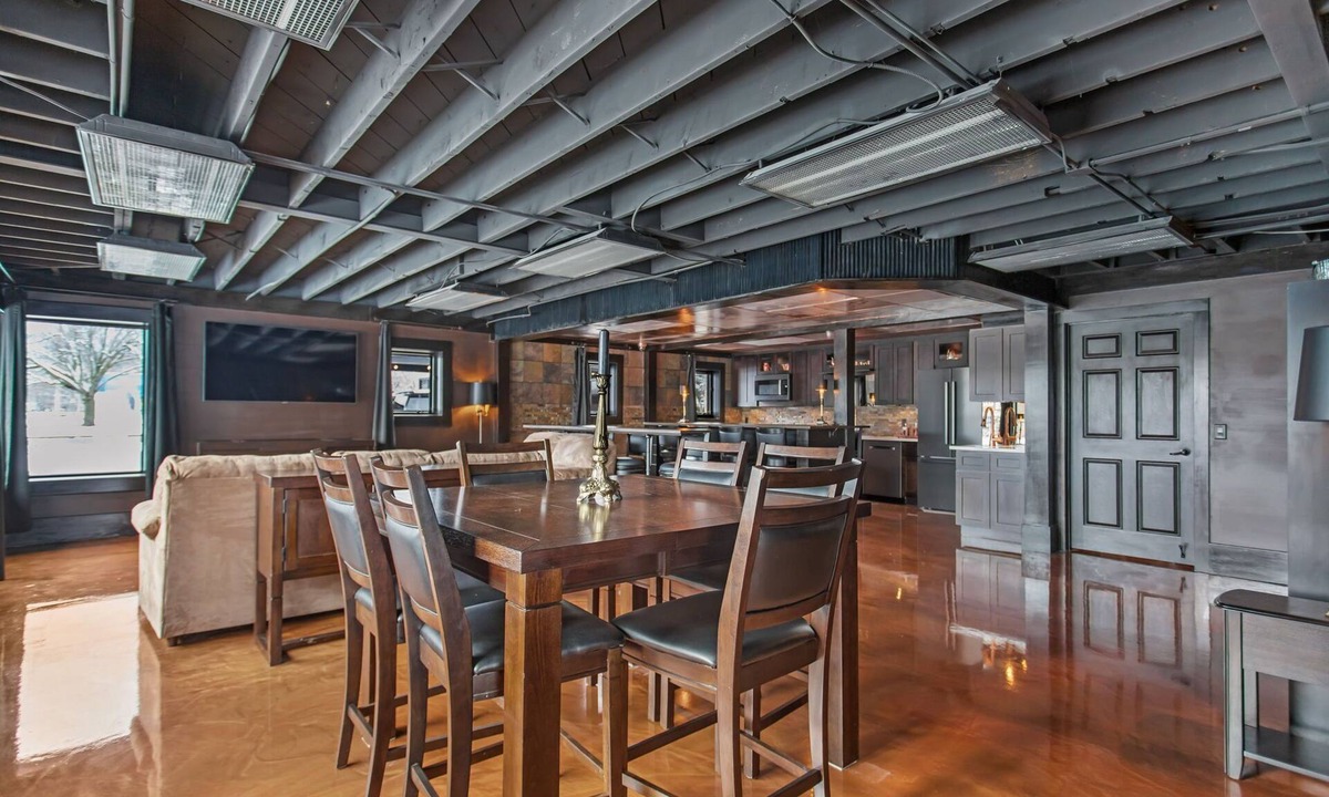 Holland Apartment | The Boardroom - Unique work/live space! Pay for 4 days, stay for 28 days!