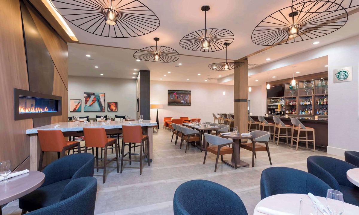East Paris Hotel | The Center Hotel Grand Rapids Airport
