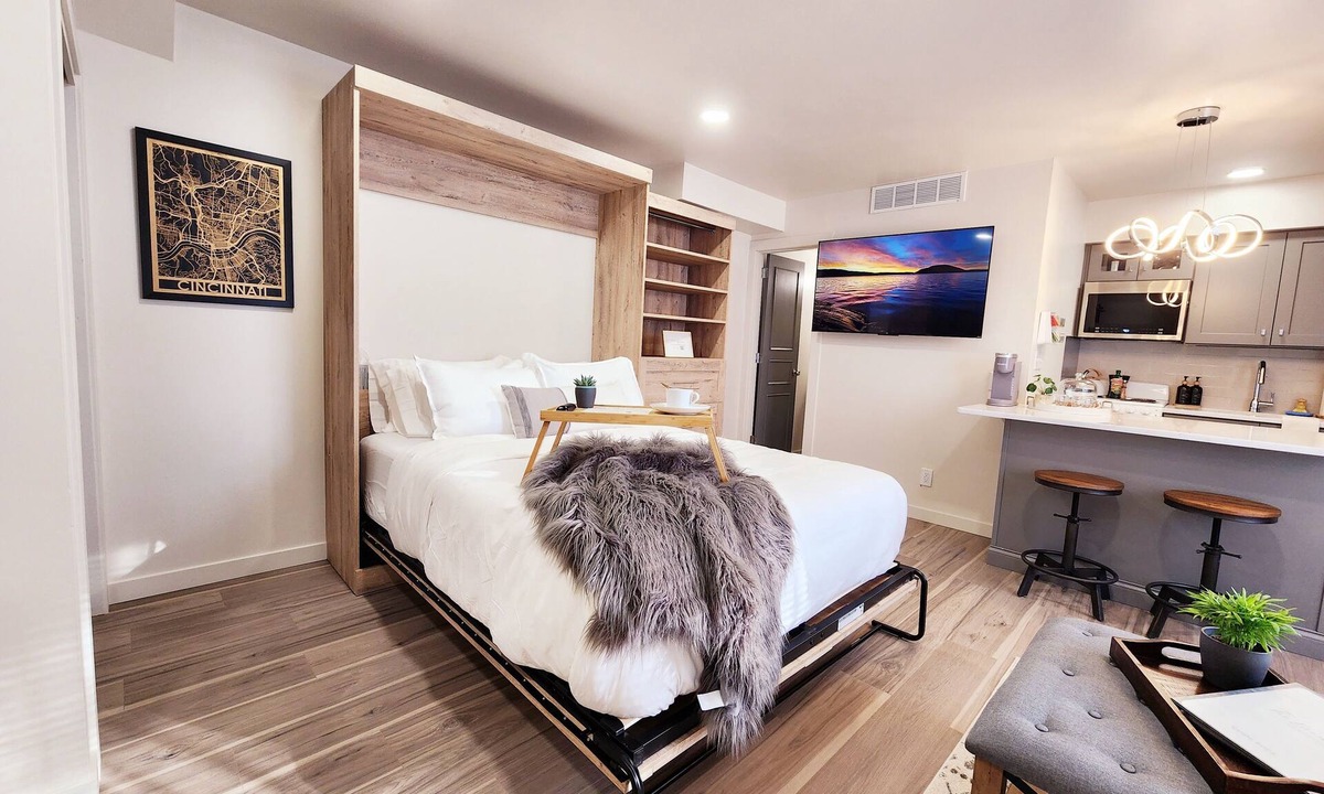 Greenhills Apartment | The Drummond Luxury Hotel