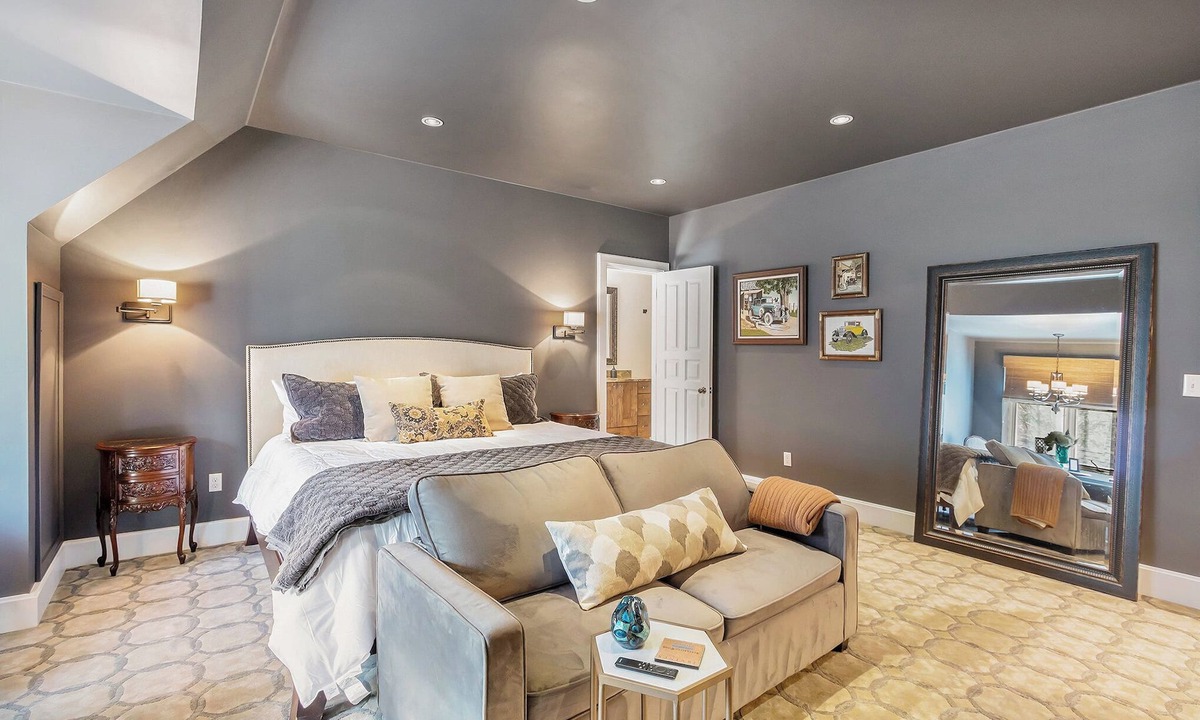 Niles Bed & Breakfast | The Morris Estate