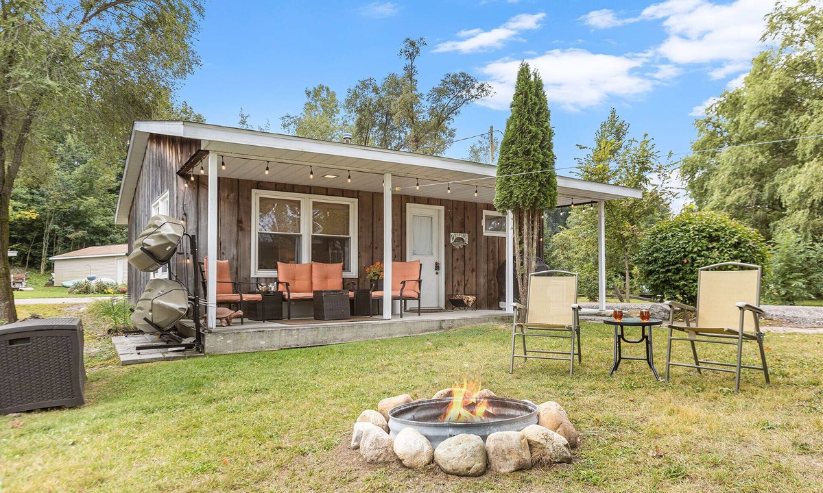 Cloverdale House | The Perfect Get Away - All Who Wander Are Not Lost!