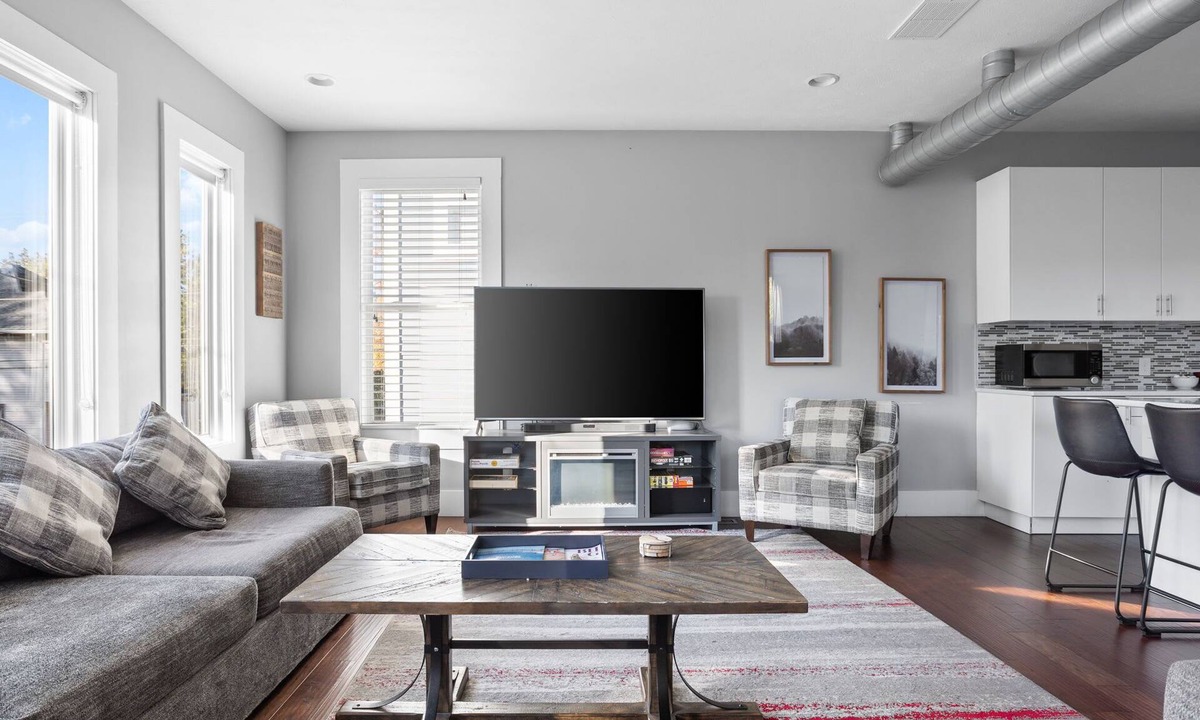 Fountain Square House | The Spruce House | Private Garage | 4BR | Near FS