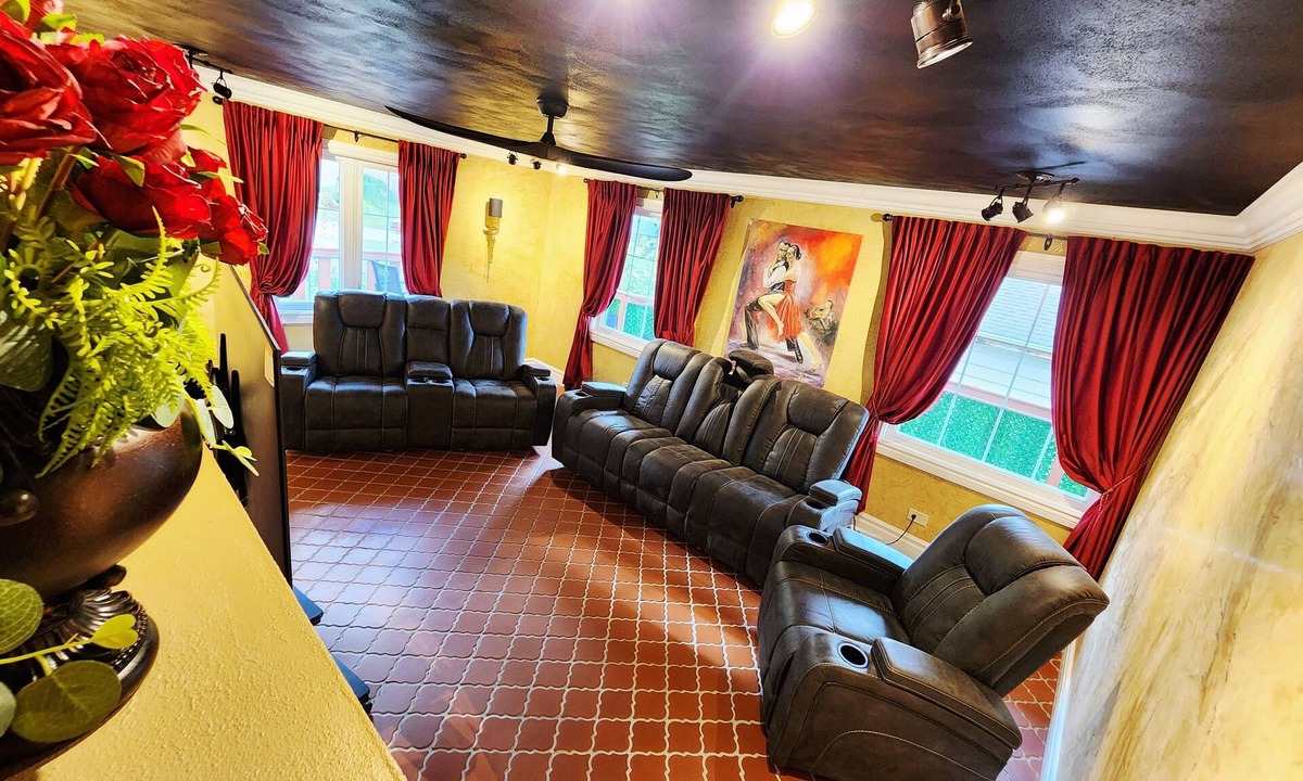 Villa Park House | Three Kings Chicago - a unique royal experience, comfort of cloud beds!
