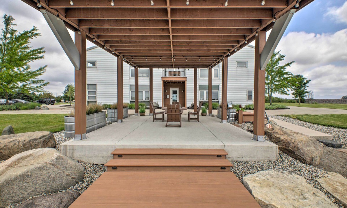 Spencerville Apartment | Trendy New Haven Studio: 10 Mi to Fort Wayne!
