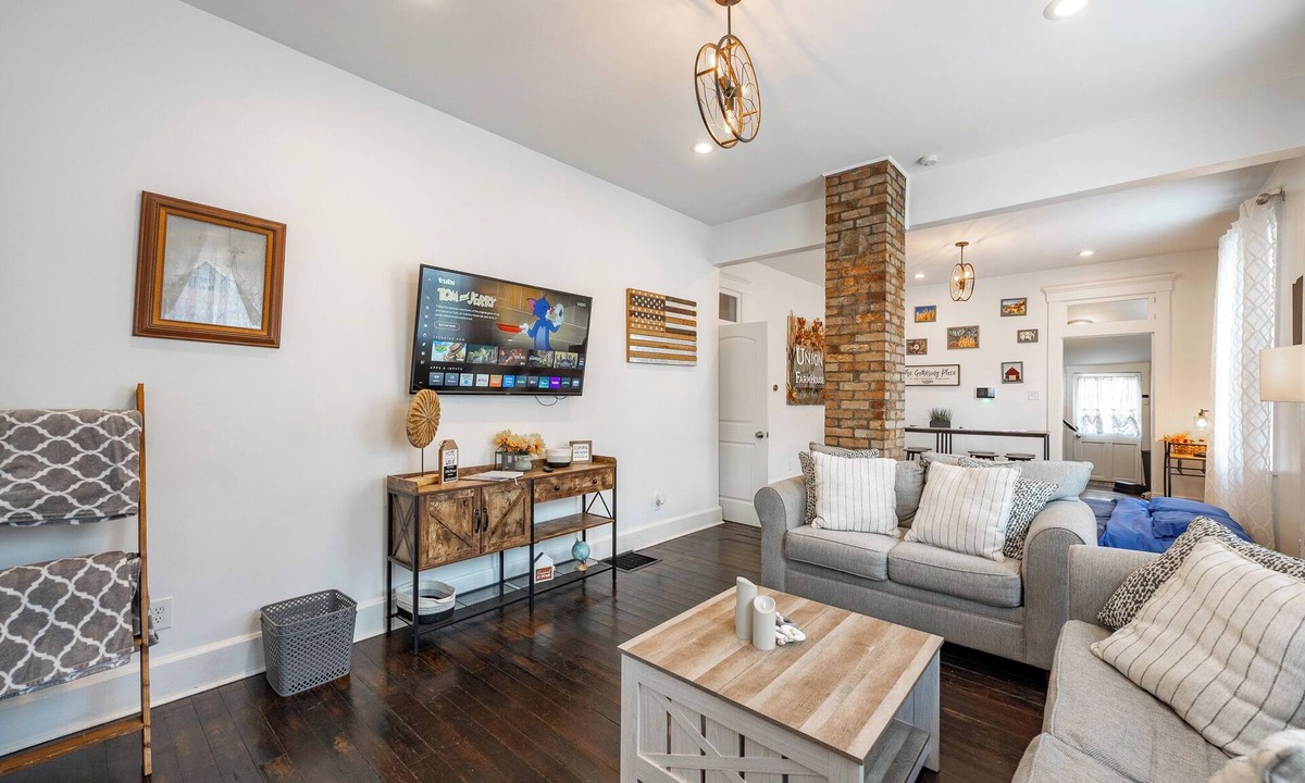 Indianapolis House | Union Farmhouse - Dwtn Indy 2BR Farmhouse