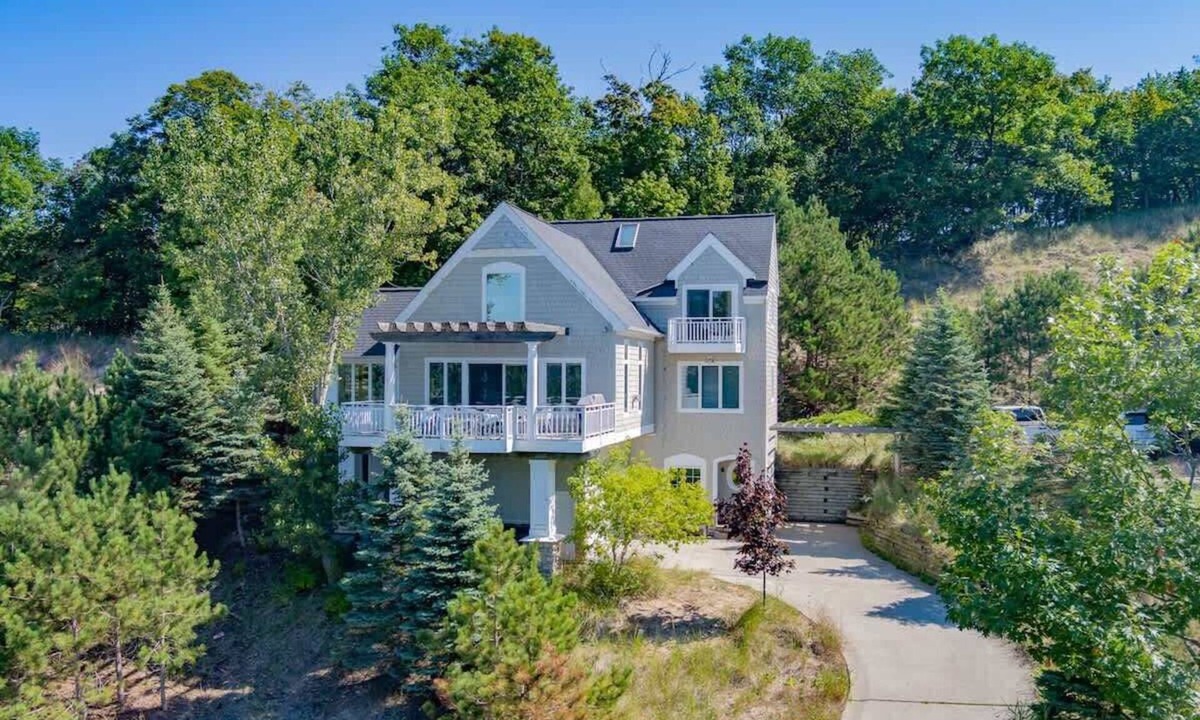 Ferrysburg House | Viewhouse | Private Beach Access | Walkable | EV