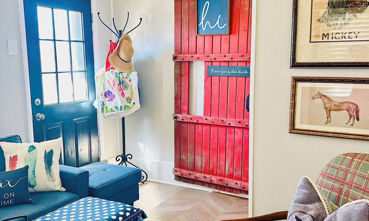 Three Oaks House | Walk to Journeyman & Downtown Three Oaks! 5 Star Hosts Fireplace, Yard, Sleeps 8